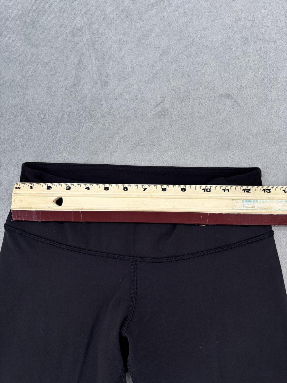 Lululemon Womens Black Cropped Leggings Size 6 Athleisure Yoga Minimalist - Picture 8 of 9